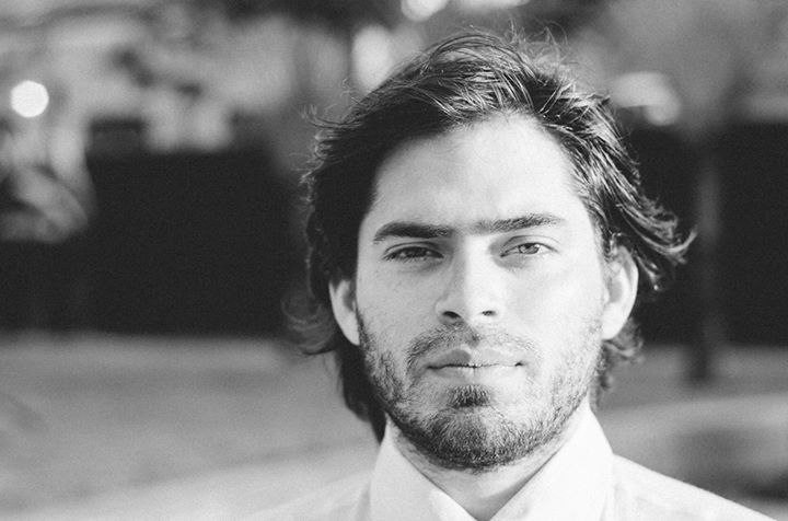 foto retrato de André Leão